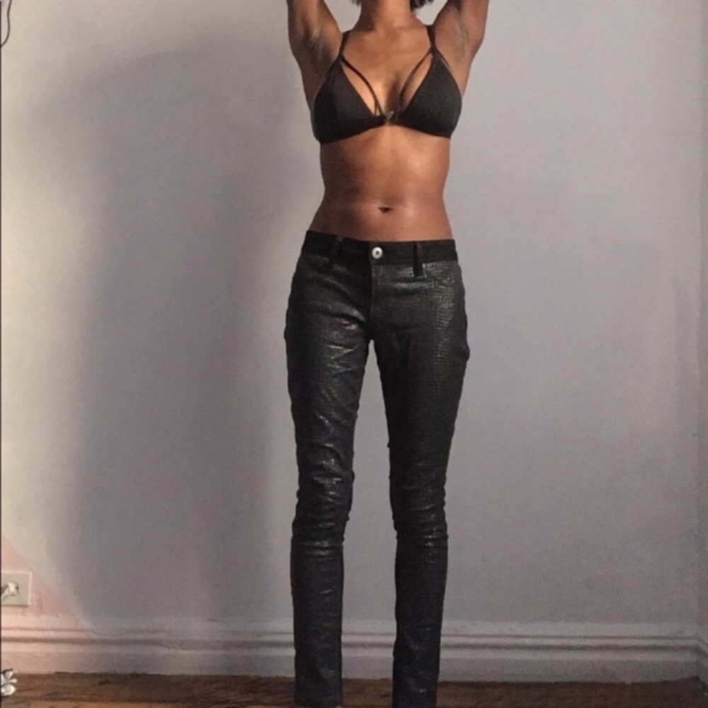 Denim - Picture 3 of 4